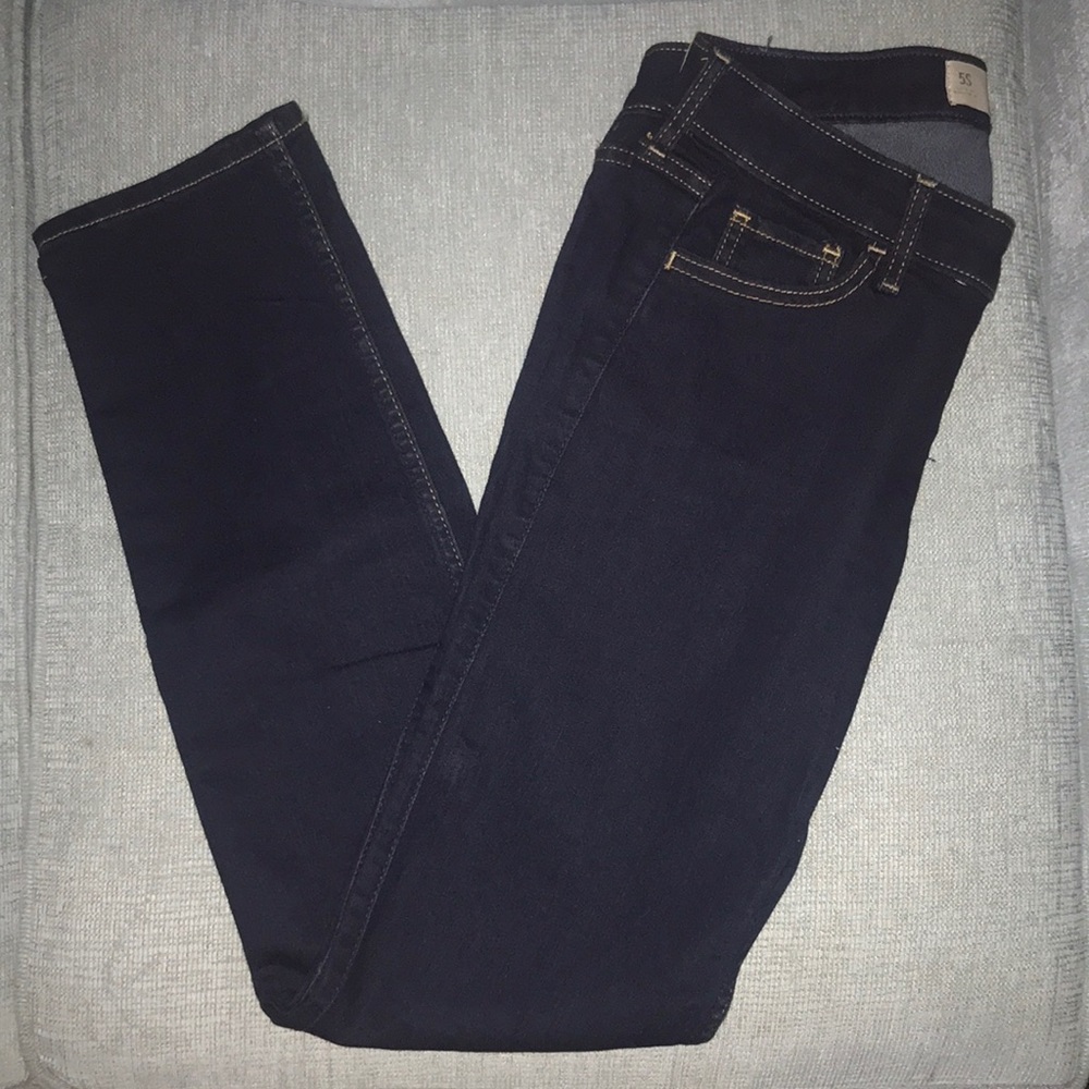 No longer fits, only worn twice.